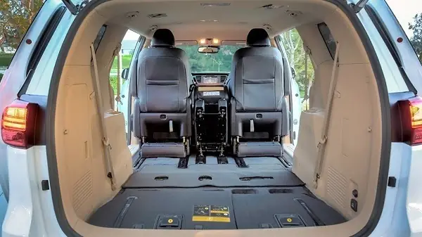 Xe 7 Chỗ Có Bắt Buộc Phải Lắp Camera Trong Xe Không?