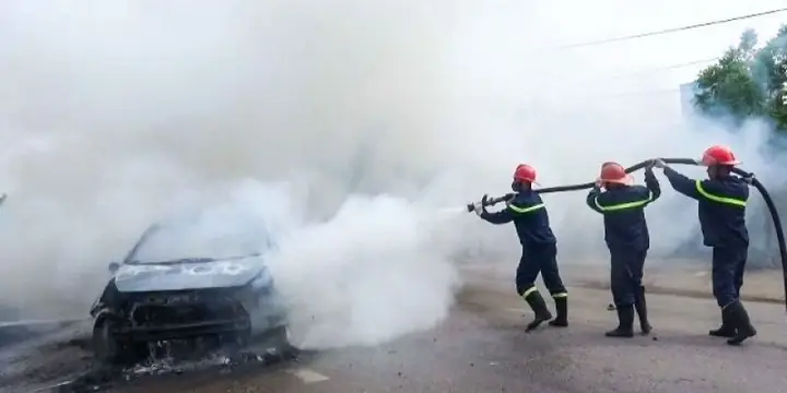 Mức Phí Bảo Hiểm Bồi Thường Xe Ô Tô Tự Cháy Mà Bạn Nên Biết