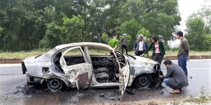 Xe Ô Tô Bị Cháy Có Được Bảo Hiểm Không? Bảo Hiểm Nào Sẽ Chi Trả?