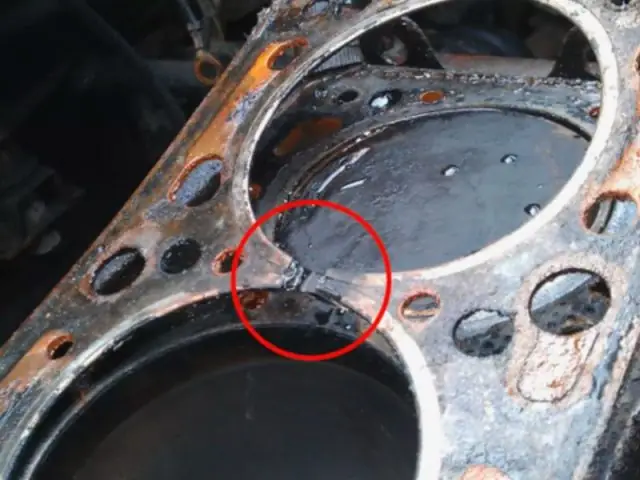 Xe Ô Tô Bị Cháy Mặt Máy: Nguyên Nhân, Dấu Hiệu Và Cách Khắc Phục