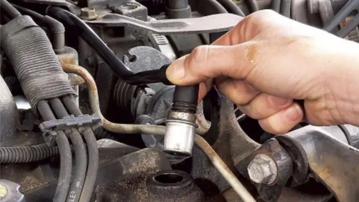 Xe Ô Tô Bị Đổ Hơi: Dấu Hiệu, Nguyên Nhân & Giải Pháp Hiệu Quả