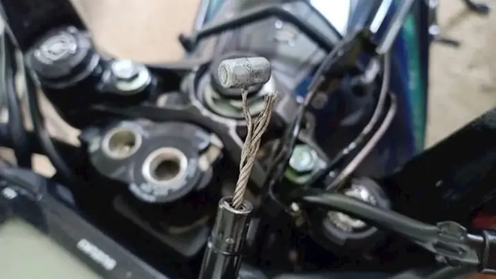 Xe Ô Tô Bị Đứt Dây Côn: Dấu Hiệu, Nguyên Nhân Và Cách Xử Lý Hiệu Quả