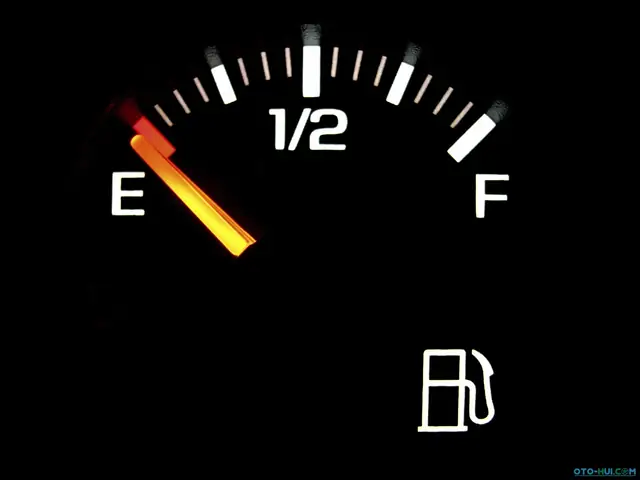 Tiếng Ồn Lạ Từ Bình Xăng Hoặc Khu Vực Bơm Nhiên Liệu