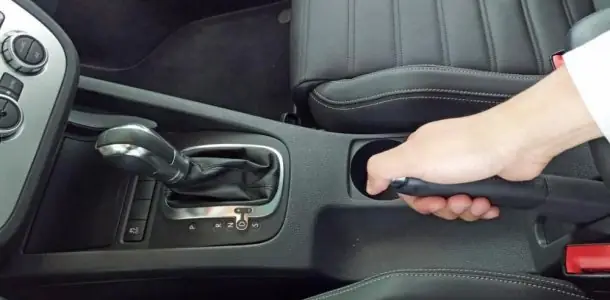 Xe Ô Tô Bị Kẹt Số Lùi: Nguyên Nhân Và Cách Khắc Phục Hiệu Quả