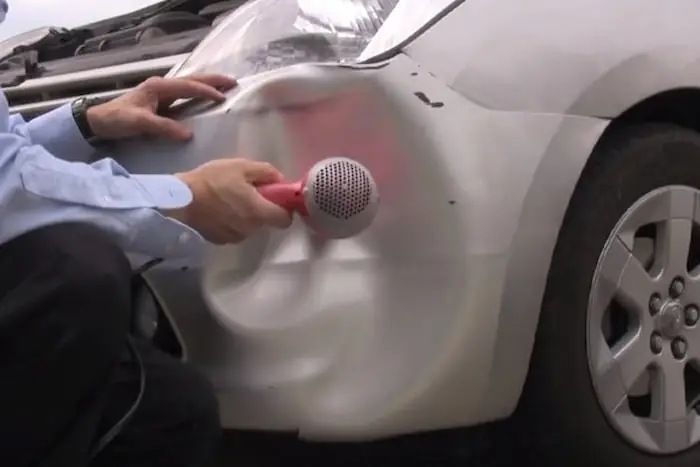 Dùng Phễu Và Máy Hút Bụi Khắc Phục Vết Móp