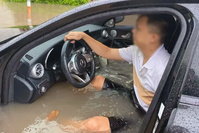 Cách Xử Lý Khi Xe Ô Tô Bị Ngập Nước Chết Máy