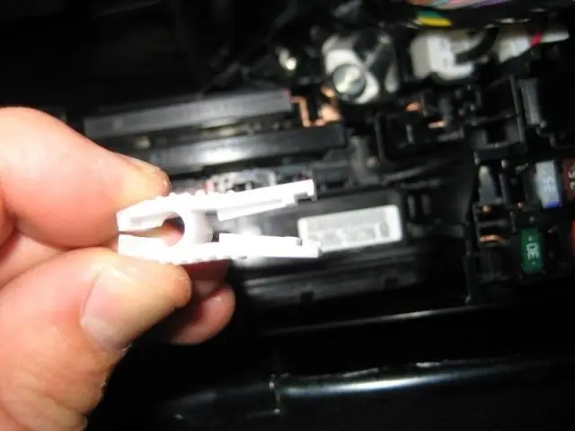 Quy Trình Thay Cầu Chì Dưới Nắp Ca-pô