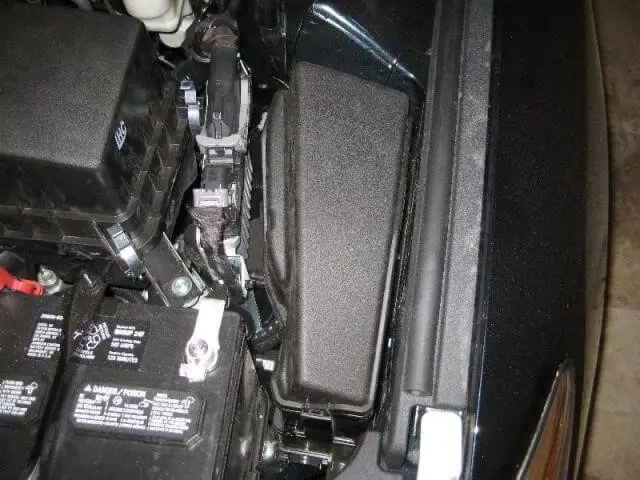 Hộp Cầu Chì Dưới Nắp Ca-pô