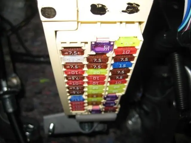 Quy Trình Thay Cầu Chì Trong Khoang Hành Khách