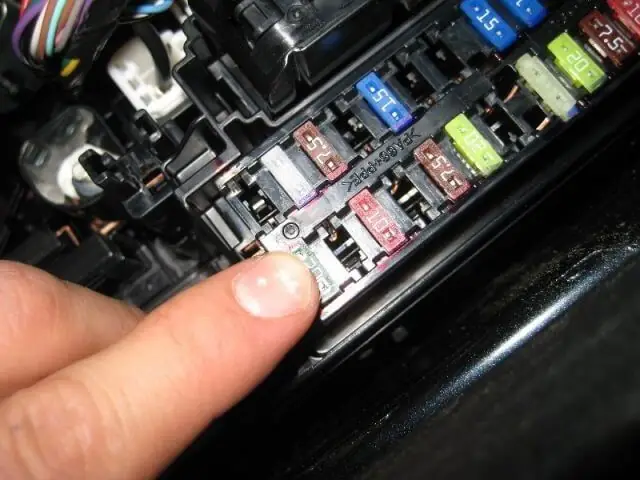 Quy Trình Thay Cầu Chì Dưới Nắp Ca-pô