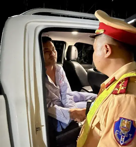 Xe Ô Tô Cảnh Sát Giao Thông