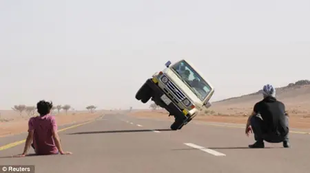 Xe Ô Tô Chạy 2 Bánh: Ý Tưởng Táo Bạo Có Thể Thay Đổi Tương Lai Giao Thông