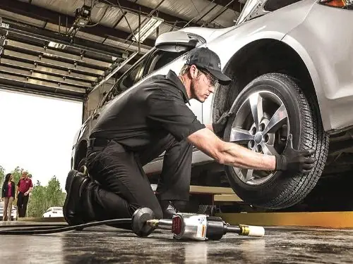 Xe Ô Tô Chạy Bao Nhiêu Kilomet Thì Phải Làm Máy?