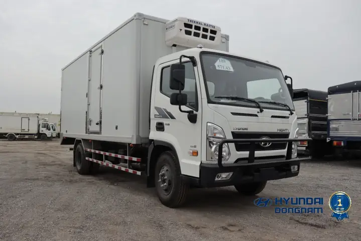 Xe Chở Hàng Có Thùng Đông Lạnh