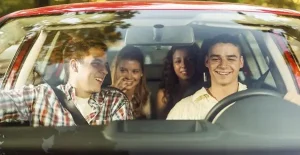 Xe Ô Tô Chở Người: Quy Định, Hạn Chế & Mức Phạt Mới Nhất 2025