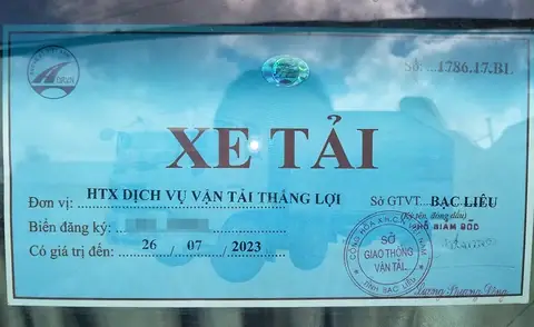 Xe Ô Tô Chở Đồ Phải Có Phù Hiệu Không?