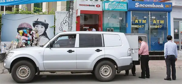 Xe Ô Tô Chuyên Dùng Chở Tiền: Cấu Tạo, Công Nghệ Bảo Mật Và Quy Trình Vận Hành An Toàn