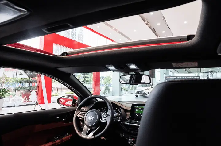 Xe Ô Tô Có Cửa Sổ Trời