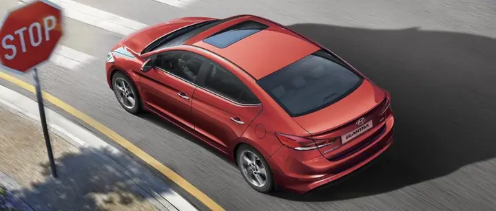 Xe Ô Tô Có Cửa Sổ Trời