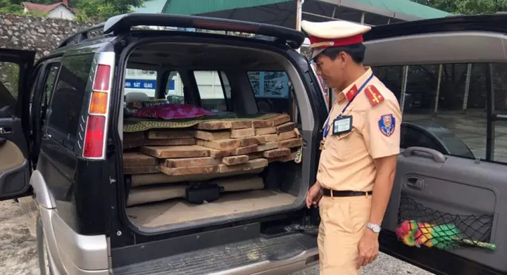 Xe Ô Tô Con Chở Hàng: Luật Cho Phép Và Những Lưu Ý Quan Trọng