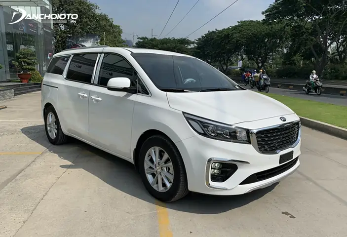 Kia Sedona 2015 – 2016