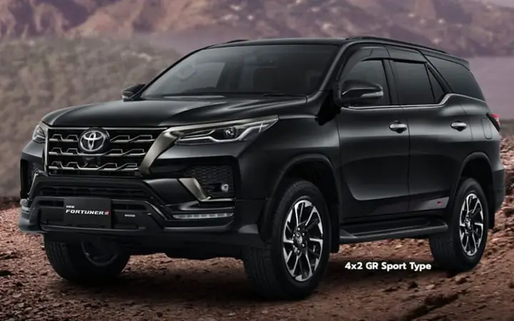Mua Xe Toyota Fortuner Chọn Bản Máy Dầu Hay Máy Xăng?