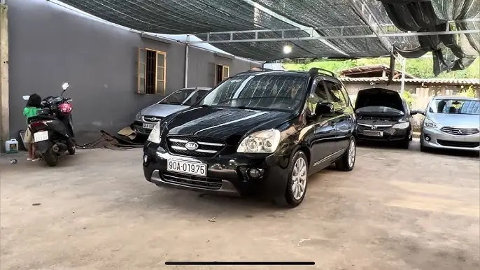 Đánh Giá Chi Tiết Xe Ô Tô Cũ Kia Carens 7 Chỗ: Có Nên Mua Để Tiết Kiệm Chi Phí?
