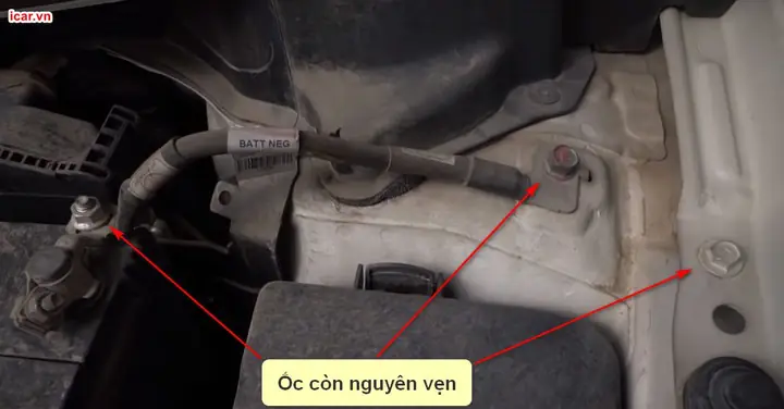 # Cách Kiểm Tra Ốc Vít Khi Chọn Mua Ô Tô Cũ