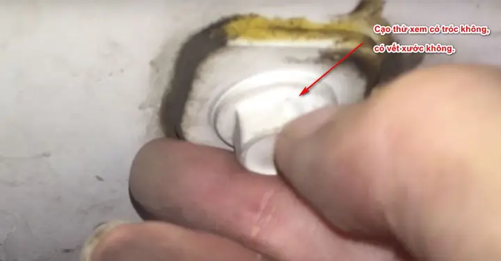 # Cách Kiểm Tra Ốc Vít Khi Chọn Mua Ô Tô Cũ