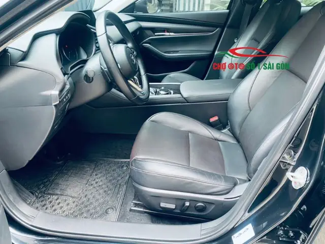 Hình Ảnh Đuôi Xe Ô Tô Cũ Mazda 3 Luxury 2022 Màu Đen