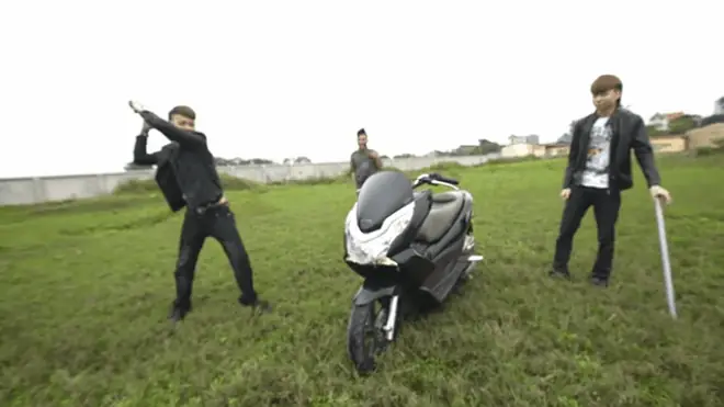 Xe Ô Tô Của Khá Bảnh: Phân Tích Các Dòng Xe Liên Quan Đến Nhân Vật