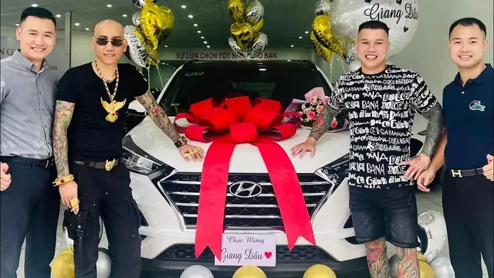 Xe Ô Tô Của Phú Lê: Khám Phá Những Siêu Phẩm Đáng Chú Ý