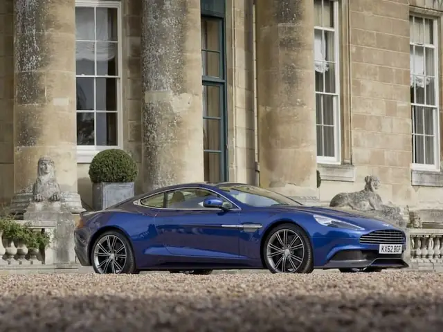 3/ Xe Tô Tô Aston Martin Vanquish
