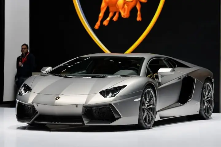 5/ Siêu Xe Nổi Tiếng Lamborghini Aventador