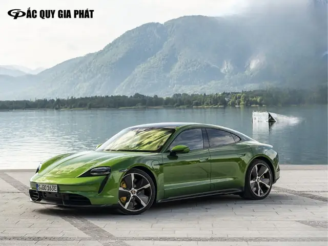 Porsche Taycan Màu Xanh Ngọc Lục Bảo