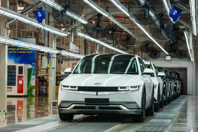 Xe Ô Tô Điện 4 Chỗ, 5 Chỗ, 7 Chỗ Bán Tại Việt Nam: Giá Xe Kèm Khuyến Mãi