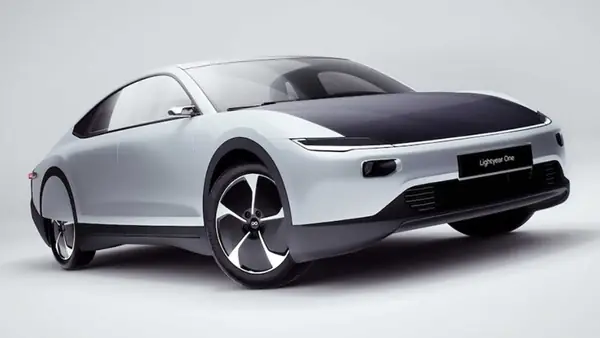 Xuất Hiện Xe Ô Tô Điện Năng Lượng Mặt Trời Chạy 7 Tháng Không Cần Sạc Sắp Được Ra Mắt