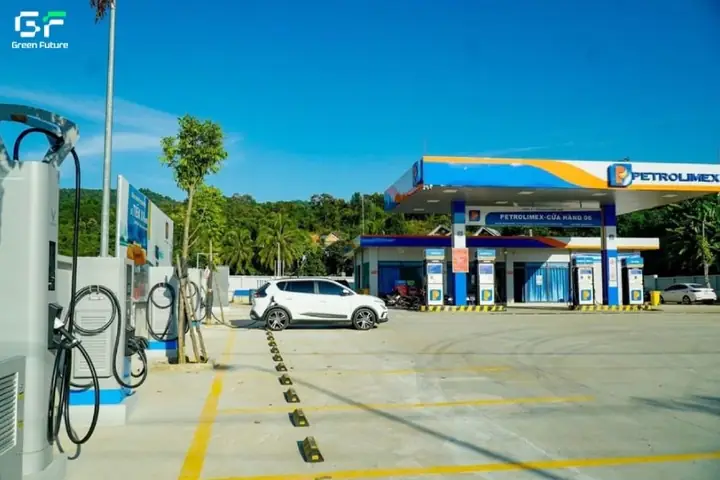 Miễn Phí Sạc Pin - Tiết Kiệm 100% Phí Nhiên Liệu