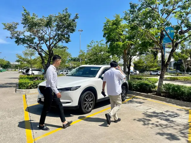 Thuê Xe Du Lịch 4 Chỗ Đà Nẵng.