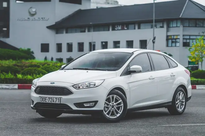 Xe Ô Tô Ford 4 Chỗ: Đánh Giá Chi Tiết, Bảng Giá Mới Nhất & Gợi Ý Phù Hợp