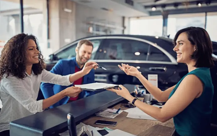 Bước 5: Khách Hàng Bàn Giao Xe & Phụ Kiện Bước 5: Khách Hàng Bàn Giao Xe & Phụ Kiện