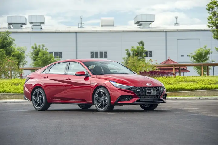Hyundai Elantra (hạng C)