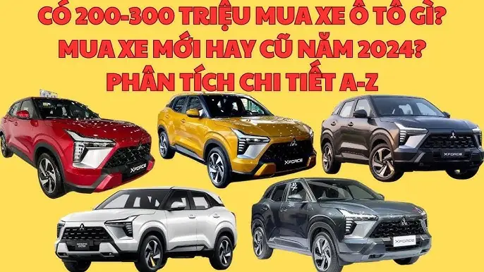 Người Đàn Ông Đang Xem Xét Chiếc Xe Ô Tô Cũ Màu Trắng