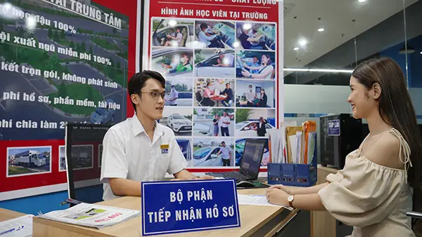 Vì Sao Bạn Cần Đăng Ký Học Lái Xe Ô Tô Ngay Bây Giờ?