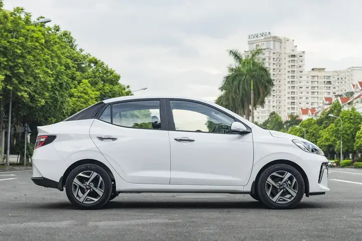 Ngoại Thất Hyundai I10 Sedan 1.2at Tiêu Chuẩn
