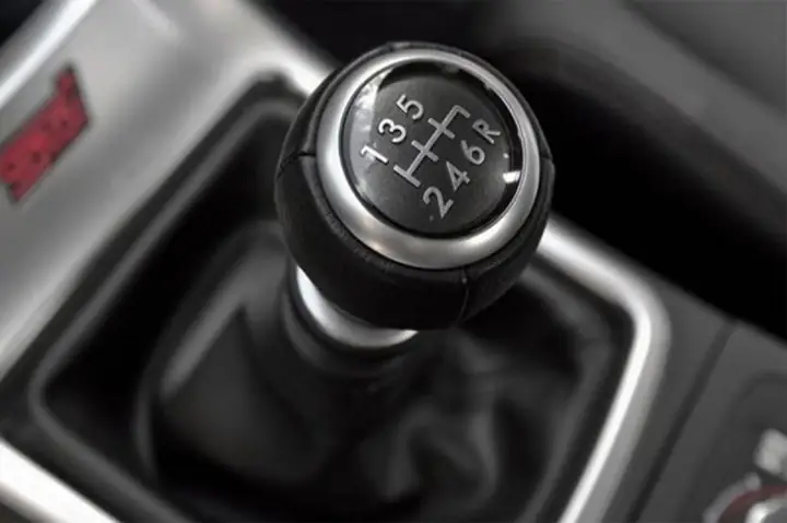 Tình Trạng Xe Ô Tô Số Sàn Khó Vào Số Dù Đã Đạp Hết Chân Côn Thường Xuất Phát Từ Trục Trặc Của Bộ Ly Hợp