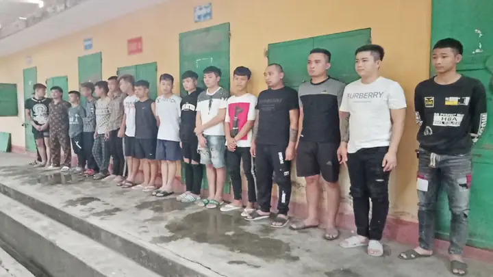 Xe Ô Tô Lao Xuống Ruộng