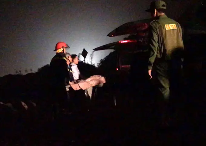 Hiện Trường Sau Khi Trục Vớt Xe Ô Tô