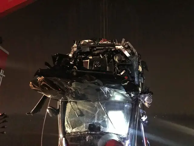 Hiện Trường Sau Khi Trục Vớt Xe Ô Tô