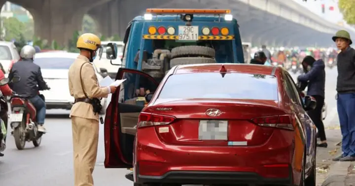 Tóm Lại, Với Xe Ô Tô 4 Chỗ Ngồi Thì Chỉ Có Thể Chở Tối Đa (4+1) Người Mà Không Bị Phạt